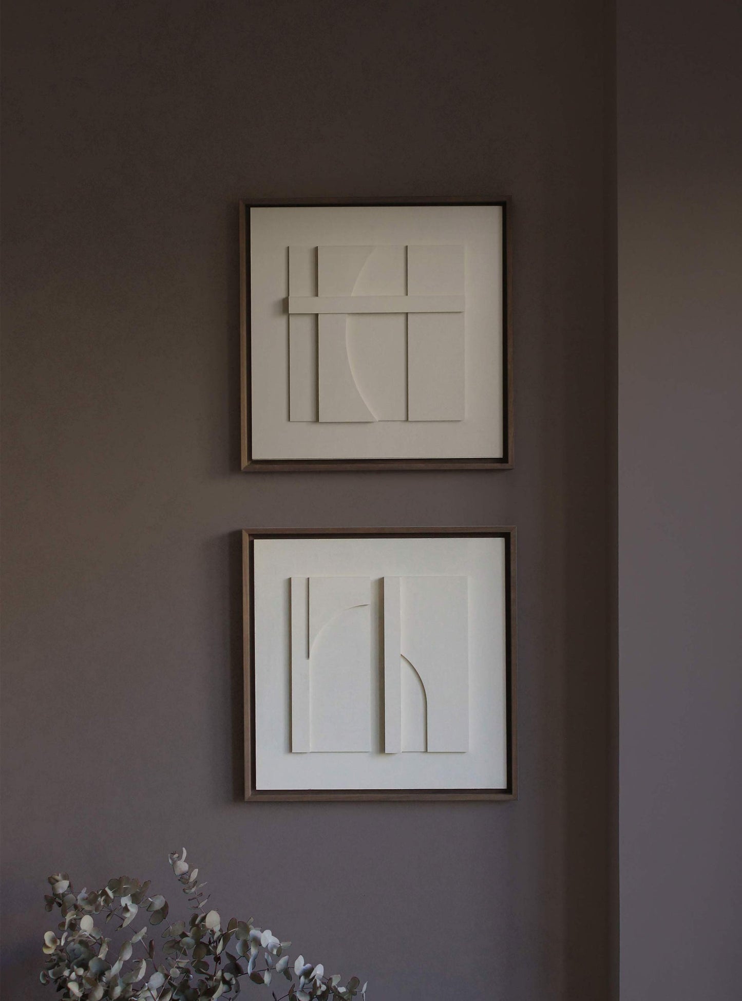 Pareja de cuadros blancos, abstractos. Set de dos obras en vertical. Arte original por Teresa Darocas, artista valenciana.